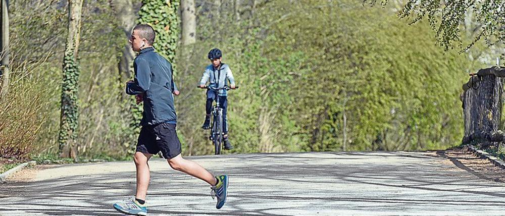 Bitte hecheln: Echte Sportskanonen drehen bei jedem Wetter ihre Runden. 