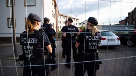 Im vergangenen Jahr wurde zum Beispiel eine ganze Wohnsiedlung von Tönnies-Mitarbeitern unter Quarantäne gestellt. Etwaige Quarantänebrecher sollen jetzt womöglich härter bestraft werden.