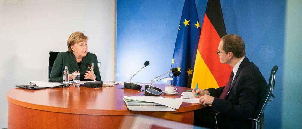 Angela Merkel and Berlins Regierender Bürgermeister Michael Müller beim Corona-Gipfel im Kanzleramt.