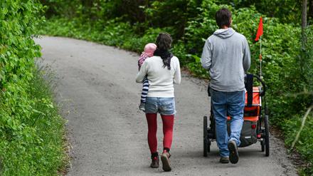 Wenn Minderjährige mit im Haushalt leben, empfinden 57,7 Prozent die aktuellen Beschränkungen als bedrückend