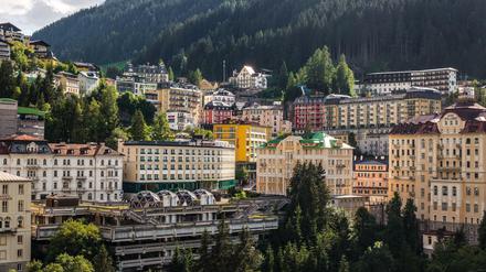 Mürbe Pracht. Die leeren Hotels von Bad Gastein samt morschen Kongresszentrum bilden die Romankulisse von "Bad Regina".