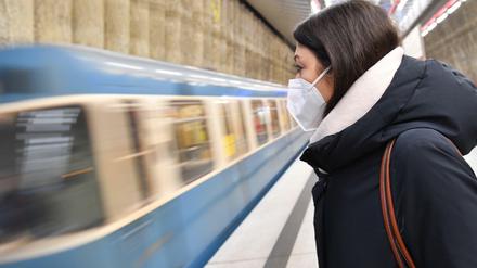 In Bayern ist sie schon Pflicht, nun ist sie auch bundesweit für Busse, Bahnen und Geschäfte im Gespräch: Die FFP2-Maske.