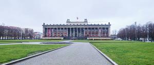 Die Zahlen 2019 sollen helfen, die Verluste im Krisenjahr einzuschätzen. Hier der menschenleere Lustgarten vor dem Alten Museum in Berlin-Mitte.
