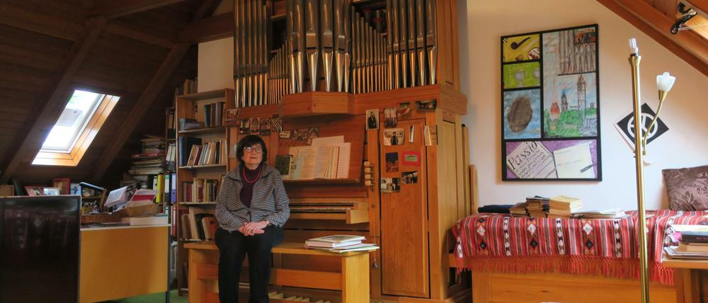 Passte gerade so unters Dach: die Orgel im Norden Berlins.