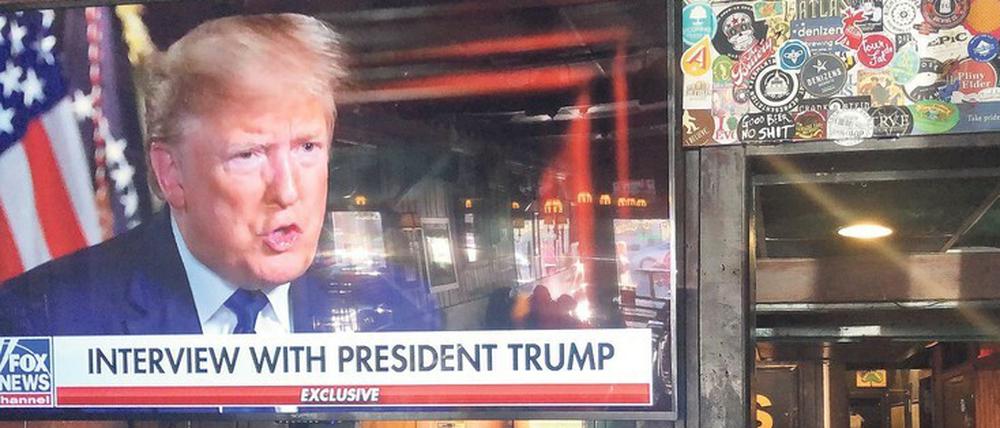 Rechte TV-Sender in der USA, wie Fox News, vollziehen einen radikalen Wandel.