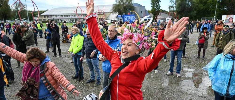Ein Querdenken-Gottesdienst am Bodensee.