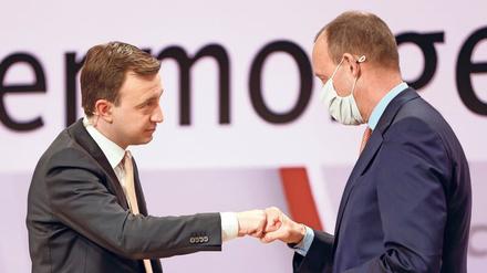 Friedrich Merz (r., hier mit CDU-Generalsekretär Paul Ziemiak) wandte sich mit einem Brief an die CDU-Mitglieder.