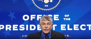 Eric Lander. Wenn der Senat zustimmt, wird Lander Direktor des "Office of Science and Technology Policy (OSTP)" und "Science Advisor" des Präsidenten. Hier zu sehen ist er während seiner Ansprache anlässlich seiner Nominierung in Wilmington, Delaware, am 16. Januar 2021.