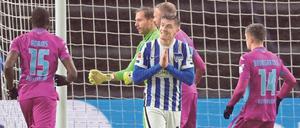 Der Anfang vom Ende. Krzysztof Piatek verschießt früh einen Elfmeter für Hertha. Danach nahm das Unheil seinen Lauf. 
