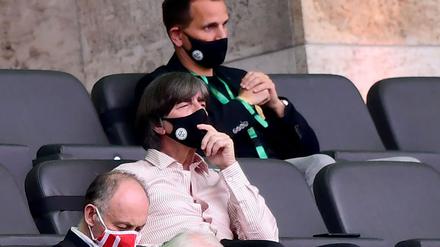 Nach monatelanger Zurückhaltung wollen Joachim Löw und seine Assistenten potenzielle EM-Kandidaten wieder in den Stadien sichten.