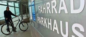 Dieses Foto zeigt das Fahrradparkhaus in Bernau. 