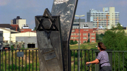 Das Mahnmal auf der Putlitzbrücke am S-Bahnhof Westhafen in Berlin-Moabit.
