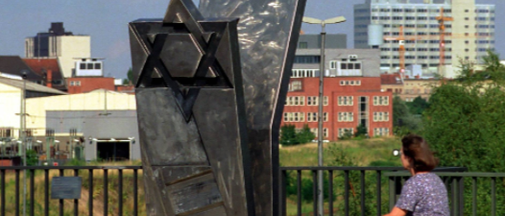 Das Mahnmal auf der Putlitzbrücke am S-Bahnhof Westhafen in Berlin-Moabit.