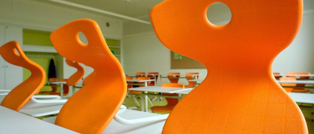 Die Klassenzimmer bleiben noch längere Zeit leer.