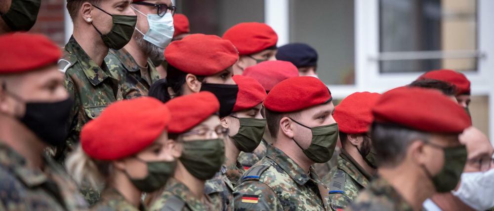 Soldaten unterliegen einem eigenen Gesetz. Das sieht Impfungen ausdrücklich vor.