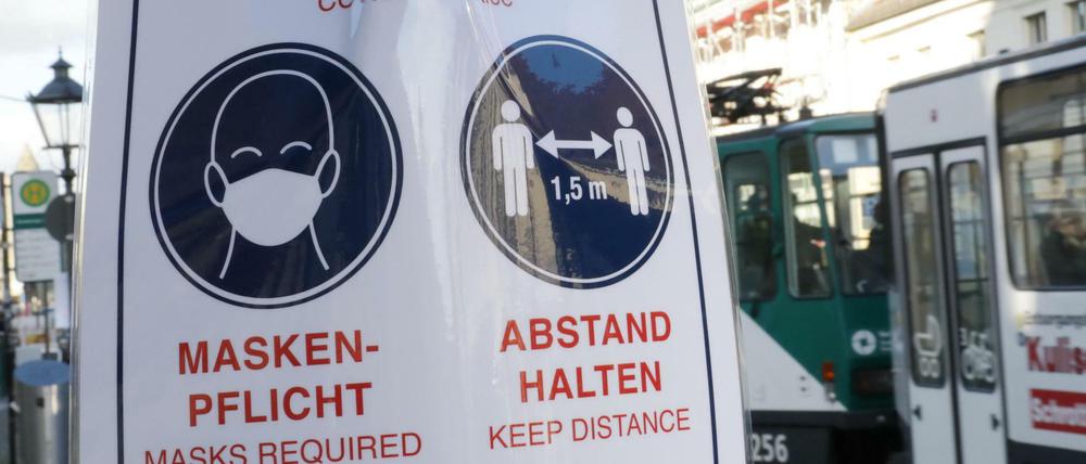 Maskenpflicht in Potsdams Innenstadt: Schon damit ist nicht jeder einverstanden.