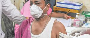 Einer von vielen. Seit Samstag werden die Inder geimpft.