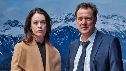 Für die sechsteilige ARD-ORF-Serie "Euer Ehren" haben die Dreharbeiten begonnen. Sebastian Koch übernimmt die Rolle von Richter Michael Jacobi, Paula Beer spielt die Tochter eines serbischen Clanchefs, die von ihrem Vater die Drogengeschäfte übernommen hat. 