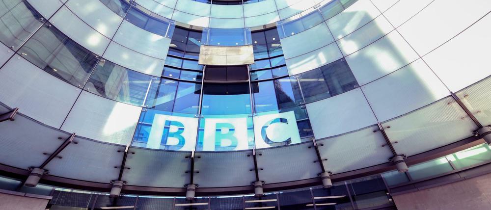 Aufgrund sinkender Zuschauerzahlen muss die BBC laut einem Bericht des nationalen Rechnungshofs mit niedrigeren Einnahmen bei den Rundfunkbeiträgen rechnen.