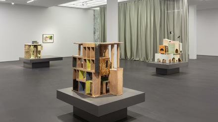 Blick in die Ausstellung von Isa Melsheimer