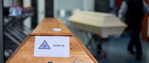 Ein Opfer von Covid-19: Sarg bei einem Bestatter in Dülmen 