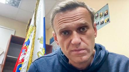 Alexej Nawalny am Montag in einer Polizeistation in Chimki im Moskauer Gebiet vor seiner Gerichtsverhandlung.