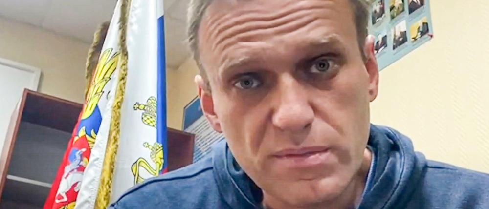 Alexej Nawalny am Montag in einer Polizeistation in Chimki im Moskauer Gebiet vor seiner Gerichtsverhandlung.