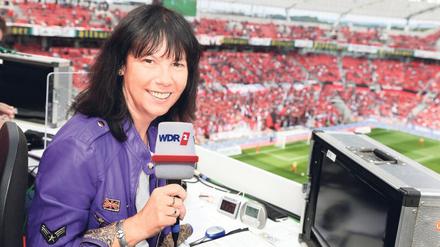Schlusspfiff, aber einen Wunsch hätte Sabine Töpperwien noch: ein Bundesligaspiel des 1. FC Köln gegen Bayern zu kommentieren – und das bei vollem Stadion. Foto: Dirk Born/WDR