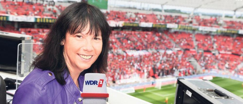 Schlusspfiff, aber einen Wunsch hätte Sabine Töpperwien noch: ein Bundesligaspiel des 1. FC Köln gegen Bayern zu kommentieren – und das bei vollem Stadion. Foto: Dirk Born/WDR