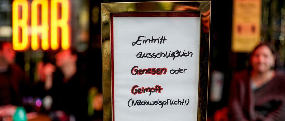 Die neue Zauberformel: Wer sich für die 2G-Regel entscheidet, darf in seiner Bar auf Masken und Abstand verzichten.