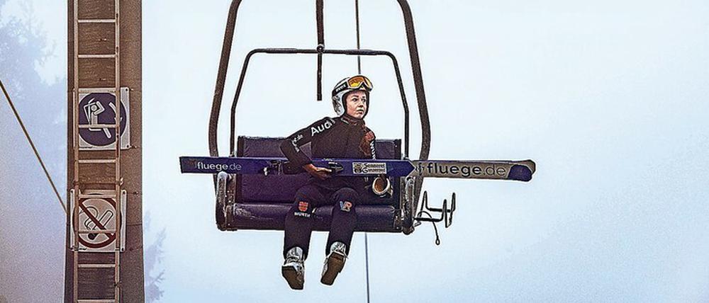 Ungewohnt langsam ins Tal. Juliane Seyfarth durfte beim Weltcup in Slowenien am Sonntag nicht im Einzelwettbewerb von der Schanze springen.
