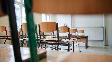 In Schulen und Kitas gibt es nach Forscherdaten wenig Infektionen - vorläufig.