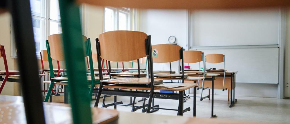 In Schulen und Kitas gibt es nach Forscherdaten wenig Infektionen - vorläufig.