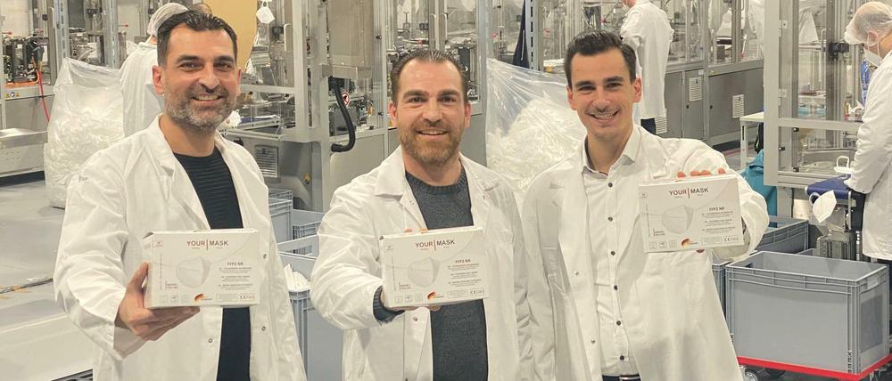 Drei Brüder im Glück: Robert, Mataty und Aday Erdinc aus Berlin Reinickendorf waren in ganz anderen Berufen tätig. Dann gründeten sie ihre Your Mask GmbH in Reinickendorf.