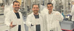 Drei Brüder im Glück: Robert, Mataty und Aday Erdinc aus Berlin Reinickendorf waren in ganz anderen Berufen tätig. Dann gründeten sie ihre Your Mask GmbH in Reinickendorf.