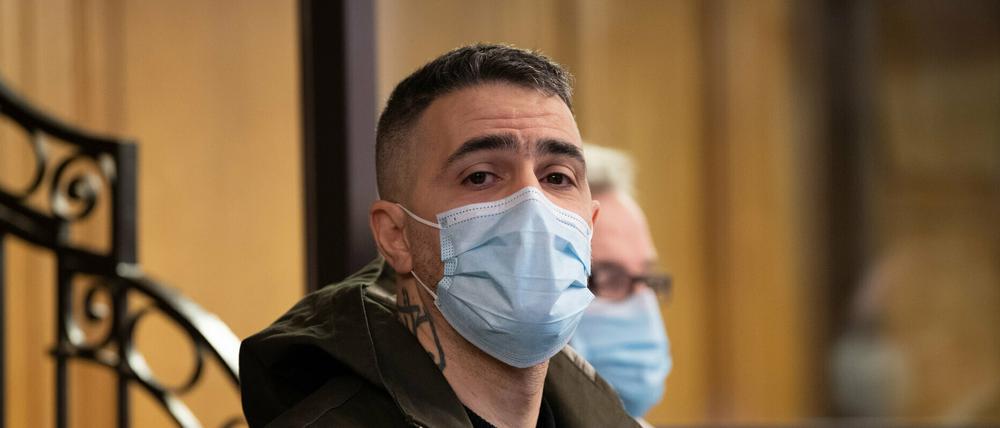Anis Mohamed Youssef Ferchichi, bekannt unter dem Künstlernamen Bushido, im Gerichtssaal.