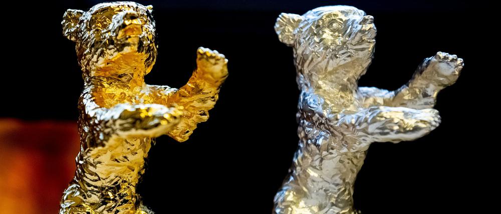 Die Preise der Berlinale. Der Goldene Bär für den besten Film und einer der Silbernen Bären.
