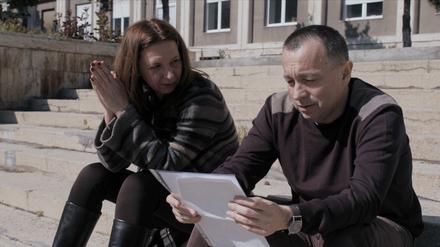 Catalin Tolontan (re.) und seine Kollegin Mirela Neag lösten 2015 ein politische Erdbeben in Rumänien aus.