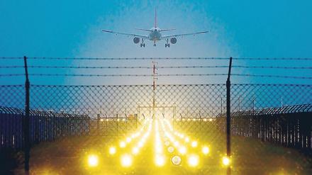 Früher Anflug. Aktuell wird der Flugverkehr ausschließlich über die Nordbahn abgewickelt – schlecht für den Berliner Stadtrand.