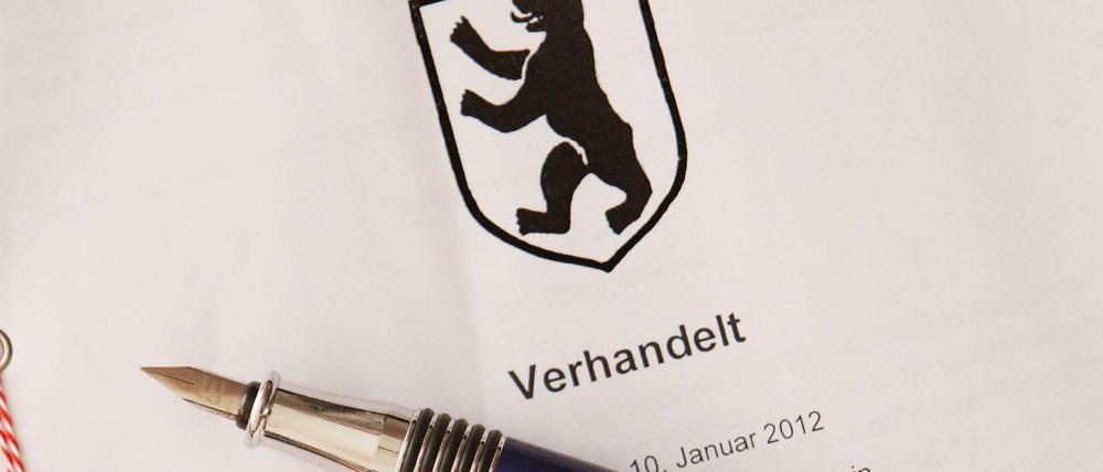 Den Stellengesamtbedarf bei den Notaren beziffert die Justizverwaltung mit 838, davon sind 683 Stellen besetzt. (Symbolbild)