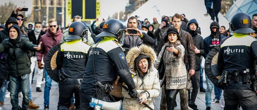 Protest gegen Corona-Beschränkungen: Ausschreitungen in Eindhoven