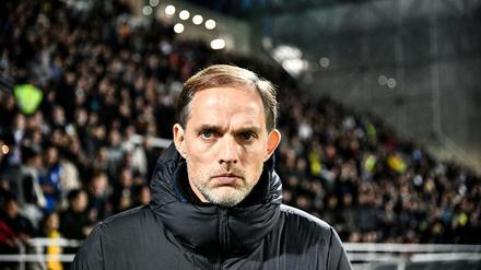 Thomas Tuchel stand bei PSG von Beginn an unter Druck, den Titel in der Champions League zu holen, um in den Augen des Vereins einen guten Job zu machen. Sein neuer Arbeitgeber, der FC Chelsea, hegt ebenfalls hohe Ansprüche an sich, aber die Londoner stehen sportlich an einem anderen Punkt als die Pariser. Das eröffnet Tuchel Chancen.