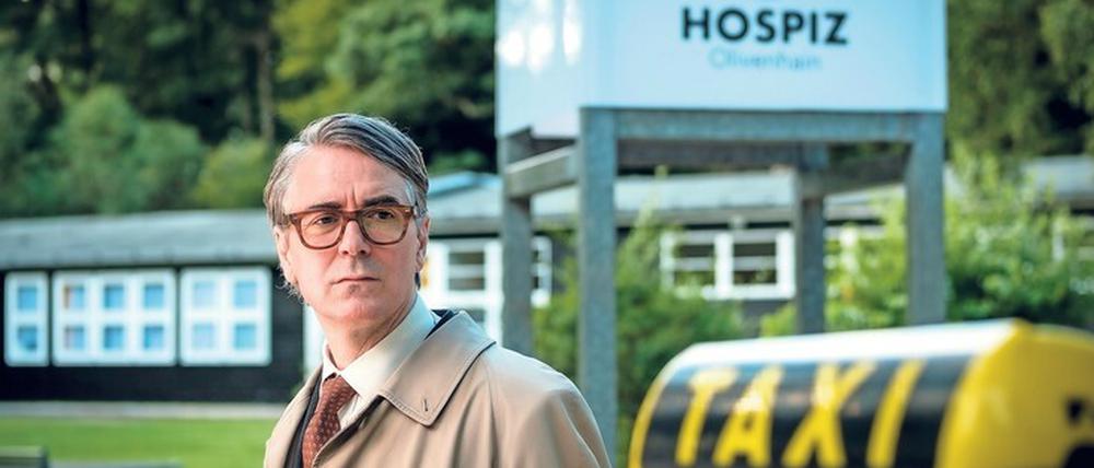 Letzte Ausflucht Hospiz?  Bei Lothar Kellermann (Jens Harzer) wird eine tödliche Krankheit diagnostiziert. Eine Chance auf Heilung ist ausgeschlossen. Dass sich Lothars Arzt bei der Behandlung des Eigenbrötlers vertan hat, führt zu seltsamen Reaktionen. 