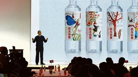 Zhong Shanshan bei der Präsentation neuer Produkte.