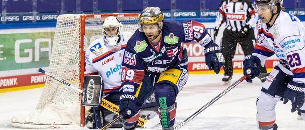 Zach Boychuk (l.) zeigte ein gutes Debüt gegen Iserlohn.