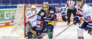 Zach Boychuk (l.) zeigte ein gutes Debüt gegen Iserlohn.