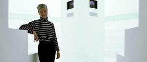 Die US-Künstlerin Adrian Piper 2003 in einer eigenen Ausstellung im Contemporary Art Museum in Barcelona.