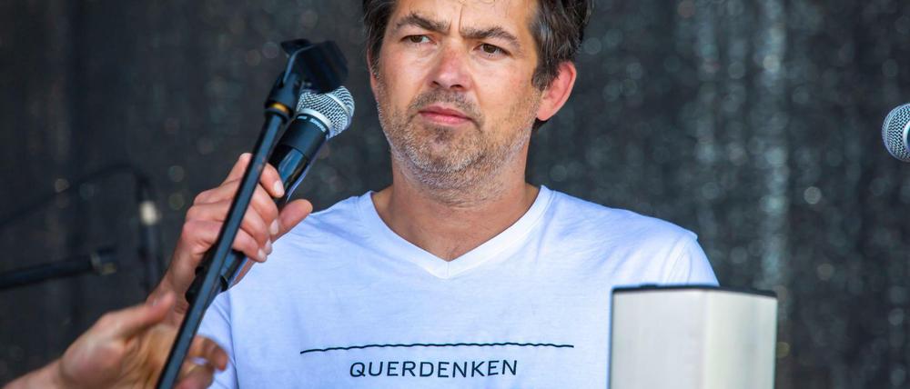 Der Gründer der „Querdenken“-Initiative, Michael Ballweg, hat am Holocaust-Gedenktag zu einer Demo aufgerufen.