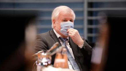 Bundesinnenminister Horst Seehofer will den Flugverkehr nach Deutschland einstellen. Der Vergleich mit Israel hinkt.