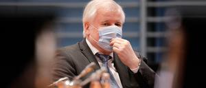 Bundesinnenminister Horst Seehofer will den Flugverkehr nach Deutschland einstellen. Der Vergleich mit Israel hinkt.
